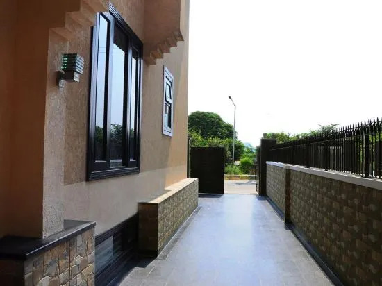 FabHotel Exotica Noida Expressway