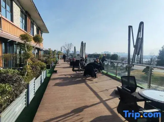Hanzhong Jingyi Star Hotel