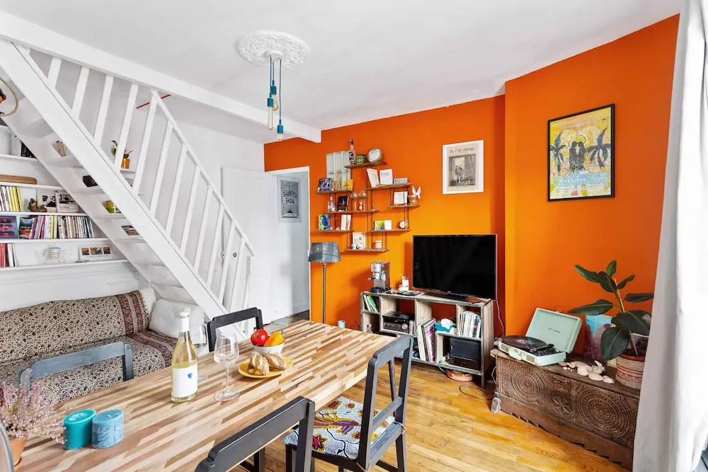 Spacious and Bright Duplex Located in the 19th