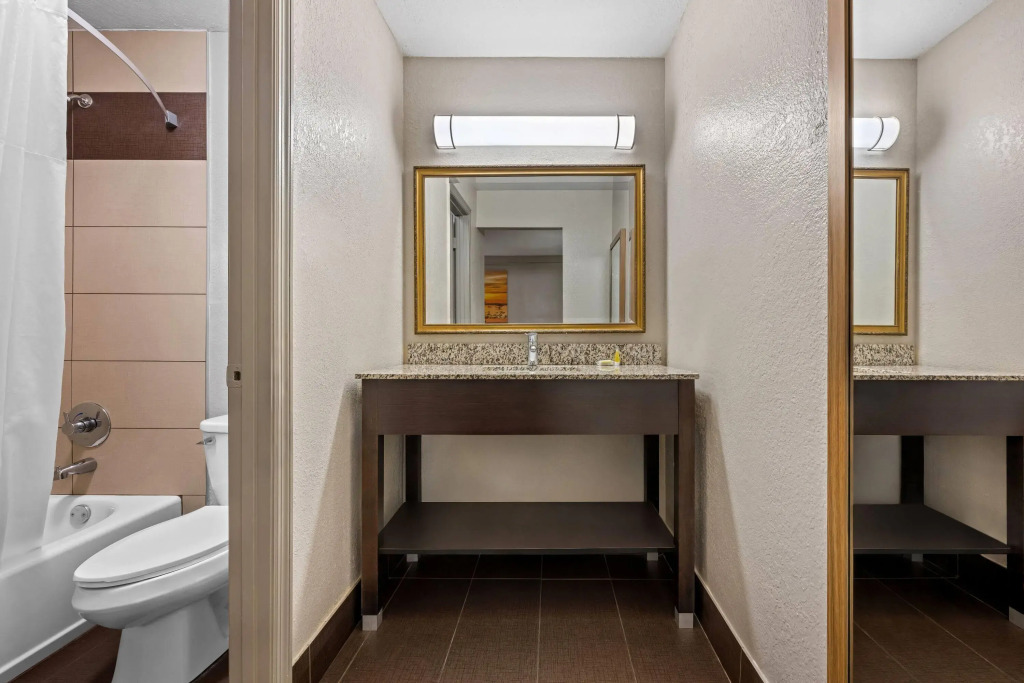 Days Inn by Wyndham Birmingham/West
