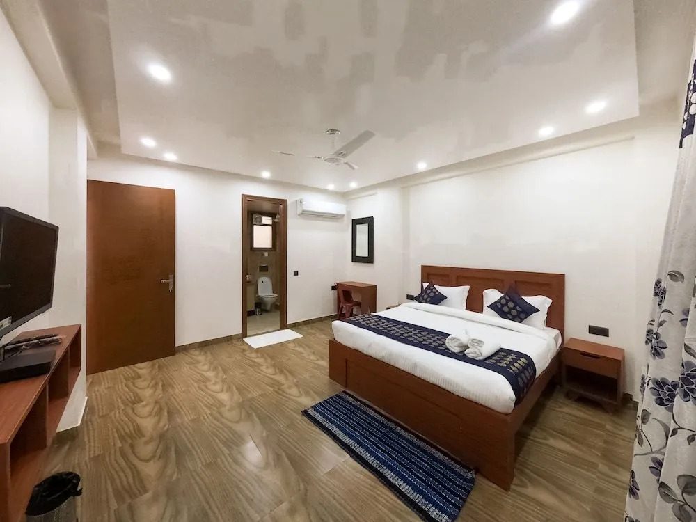 Under My Roof Luxury Apartment