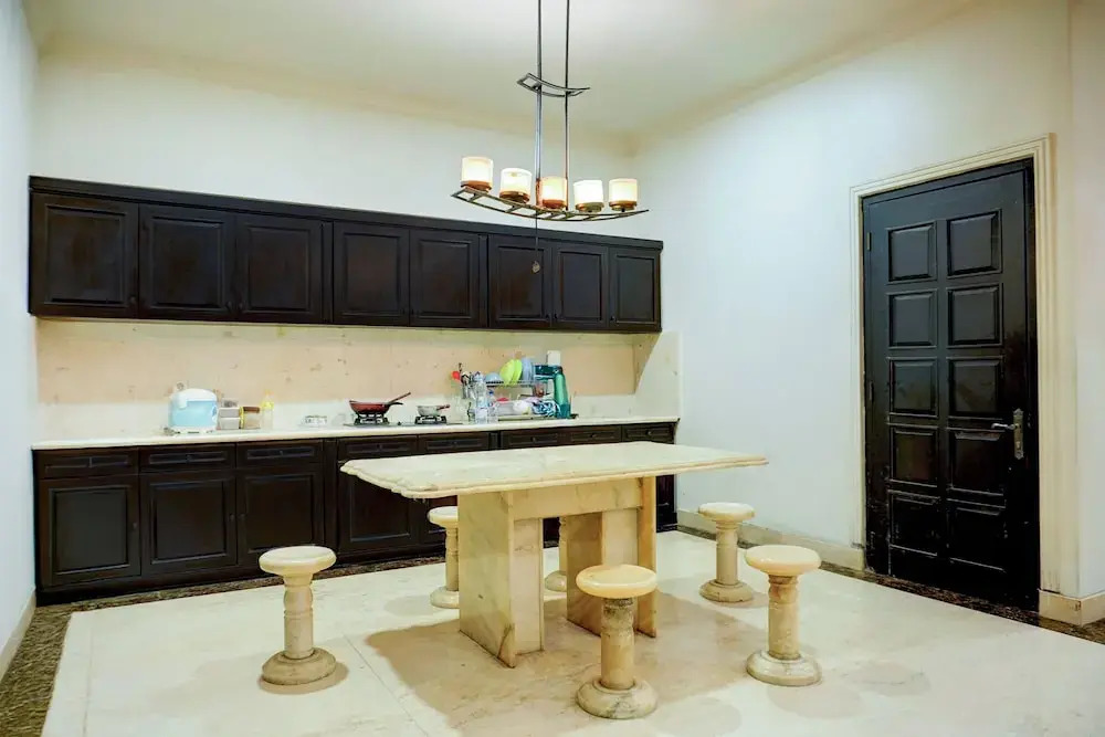 Capital O 94491 Family Homestay
