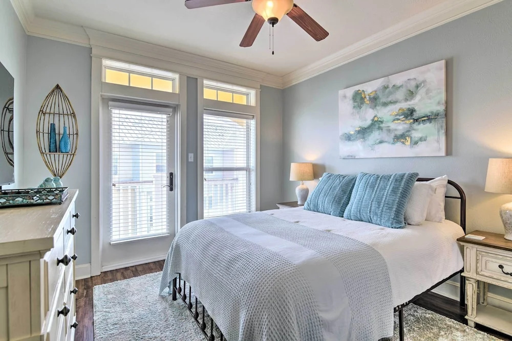 Corpus Christi Home w/ Golf Cart: Walk to Beach