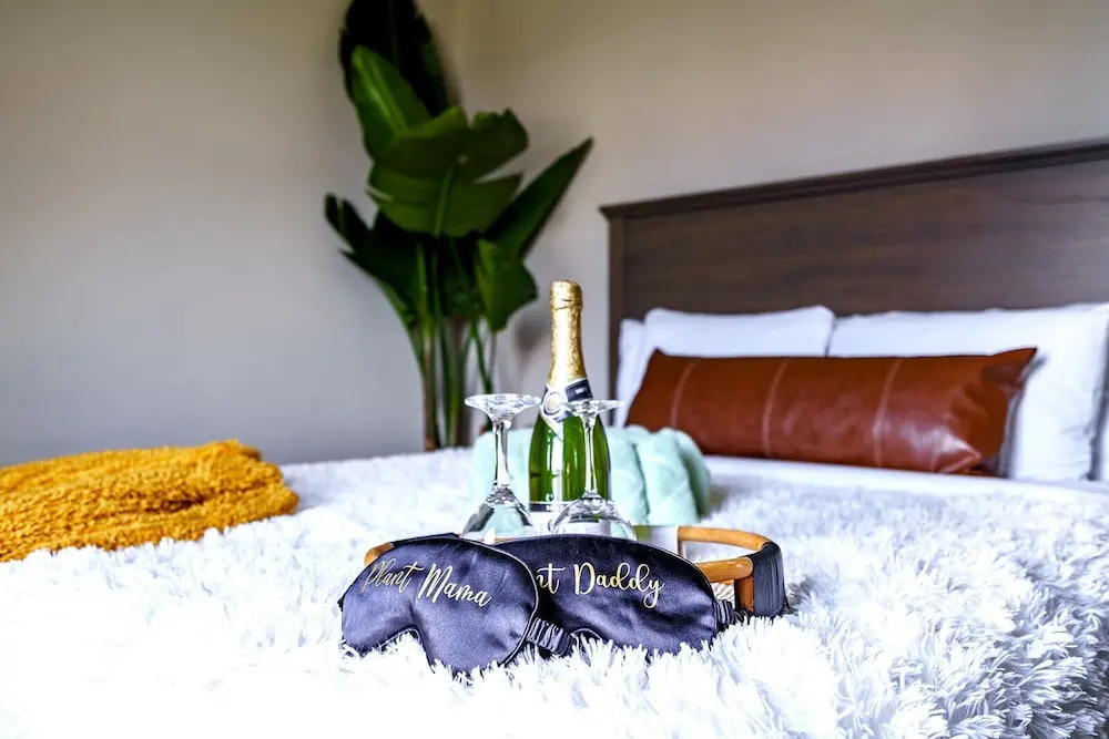 Jungle House Downtown Columbus – Modern Boutique Suites