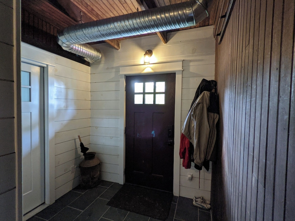 Historic Horse Barn Apartment in Goshen