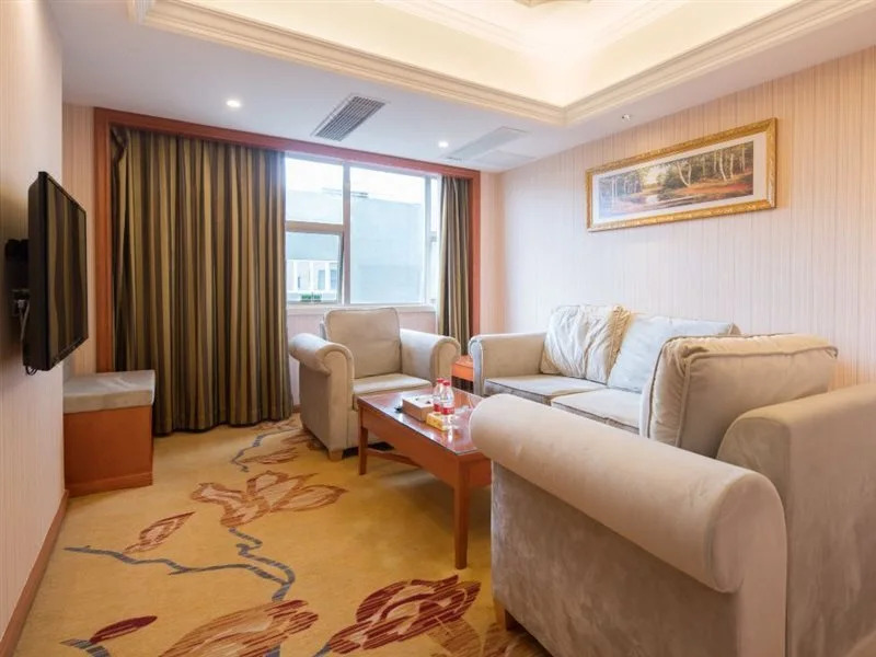 Vienna International Hotel (Shenzhen Bantian Yangmei Metro Station)