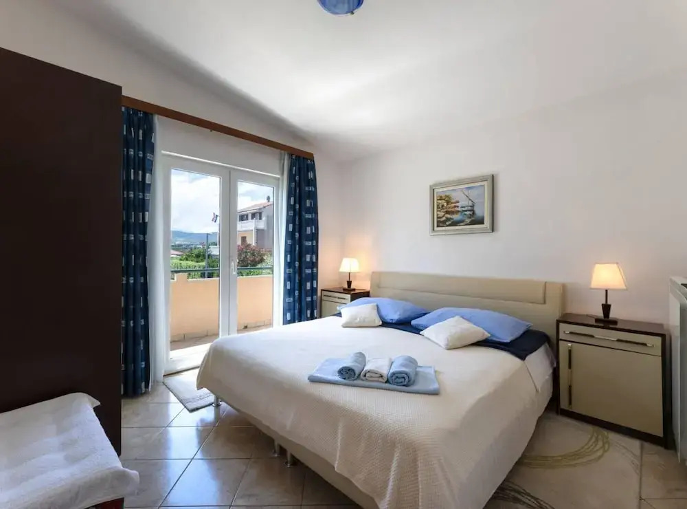 Bright and Spacious Apartment With Terrace in Kastel Stafilic