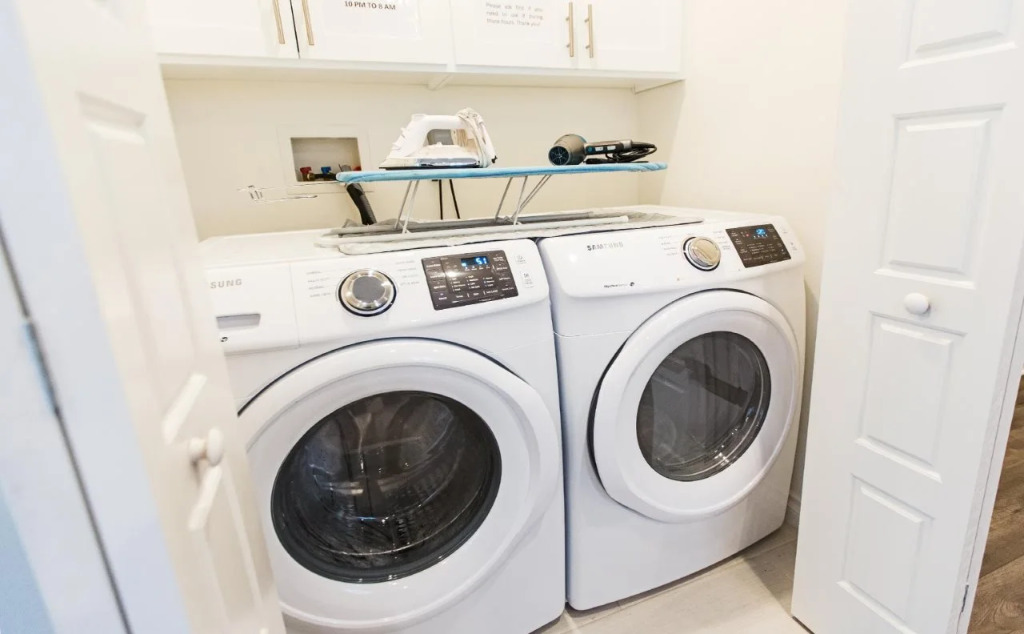 Los Angeles RoomRentals Harvard Heights
