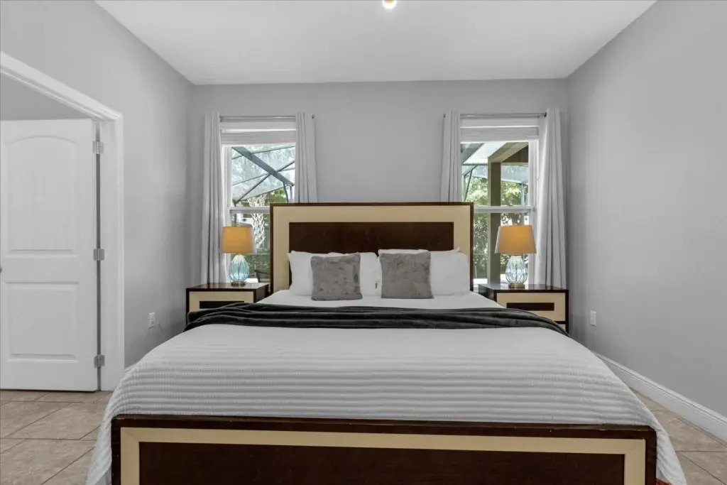 5 Bedrooms 4 Bathrooms Solterra 5357 Oa