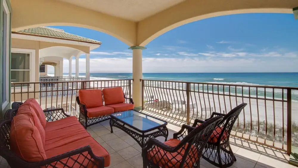 Gulf Front, Pool, Hot Tub- 2 Kitchens - Elevator
