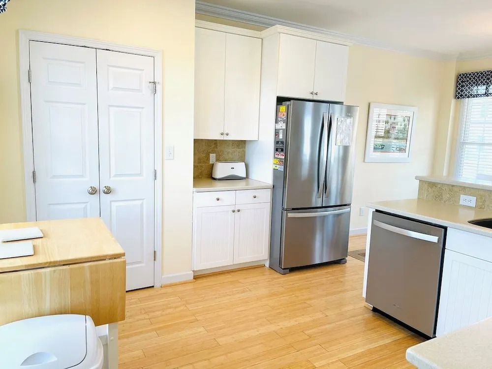 Angling Inn 4 Bedroom Home by RedAwning