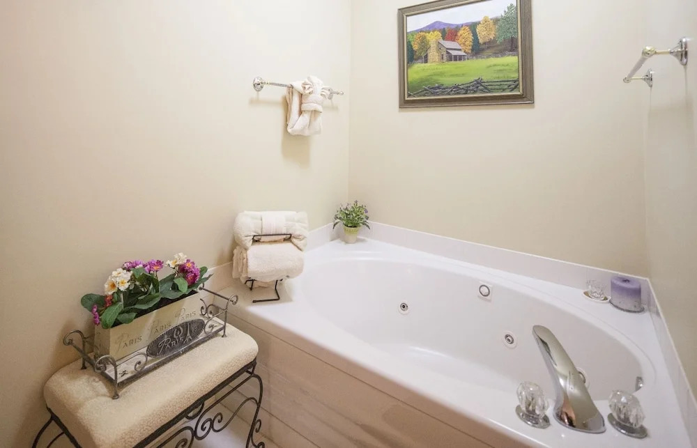 Colonial Crest 107 - Great Location! - You Can Walk To Town! 1 Bedroom Condo by RedAwning