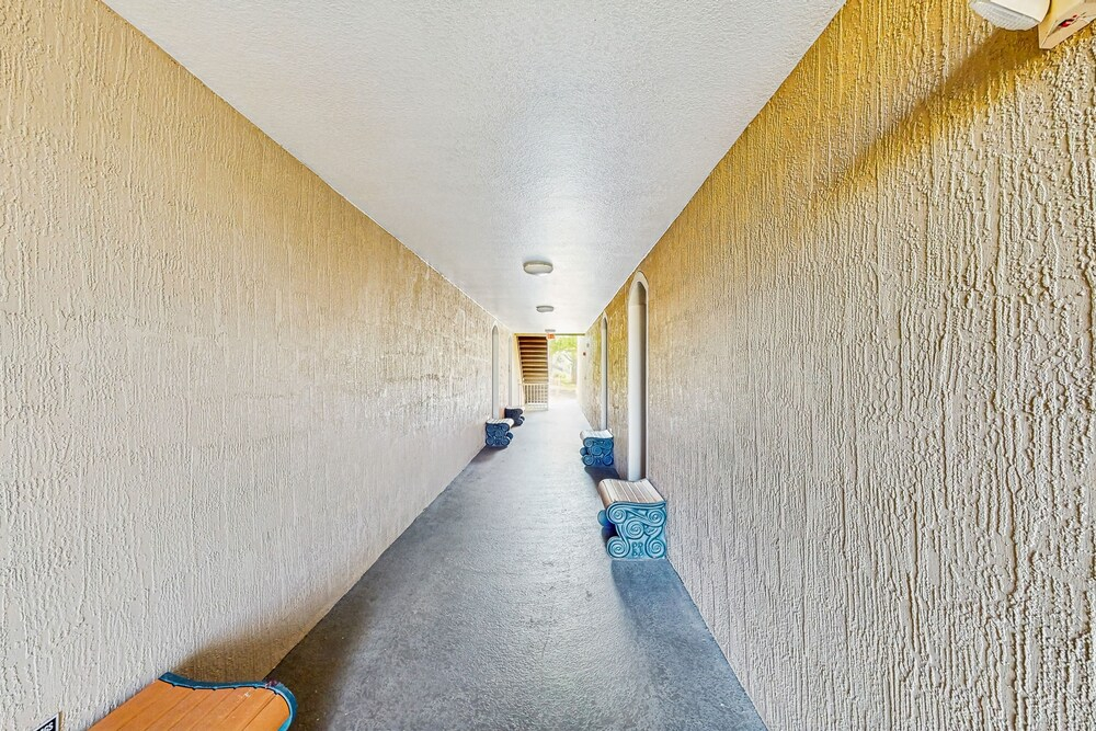 Windsor Palms Townhome With Wifi, AC, Screened Patio, Pool, hot Tub, & Tennis