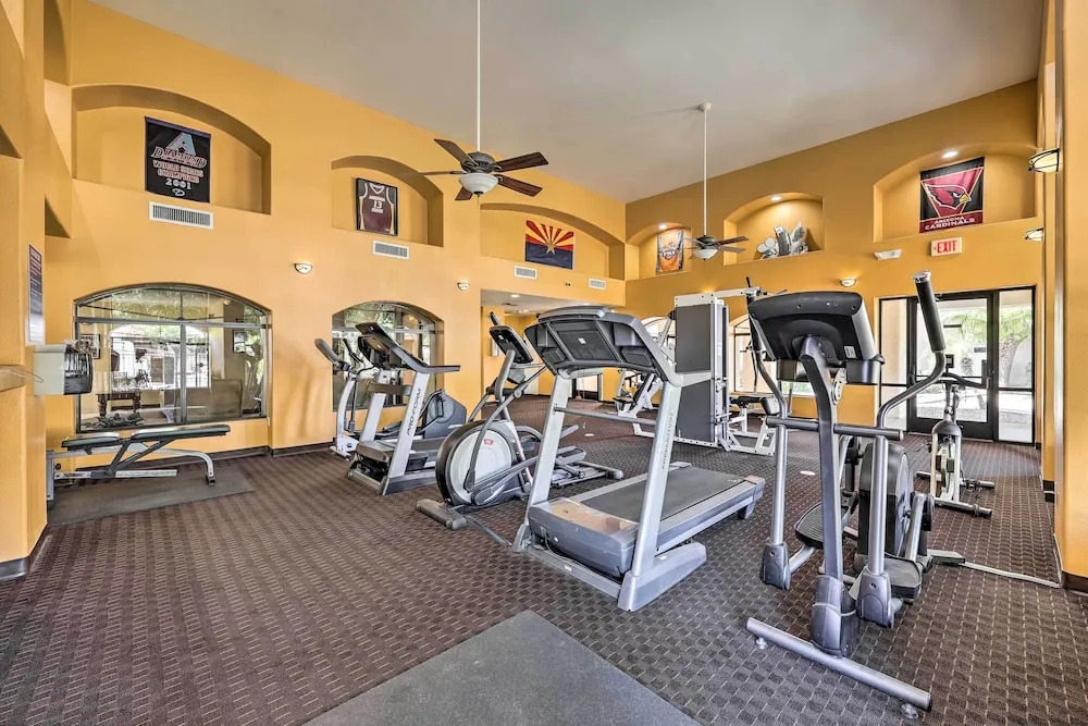 Bright Phoenix Condo - 3 Mi to State Farm Stadium!