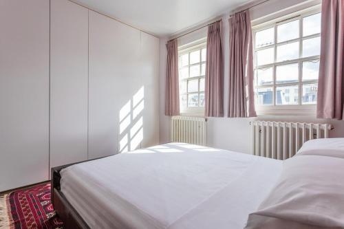 Rutland Mews South by Onefinestay