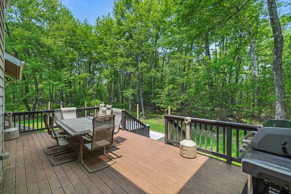 Mins2 Jfbb Split Rock With Hot Tub and Game Room
