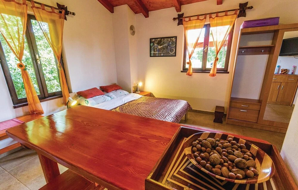 Awesome Home in Pula With