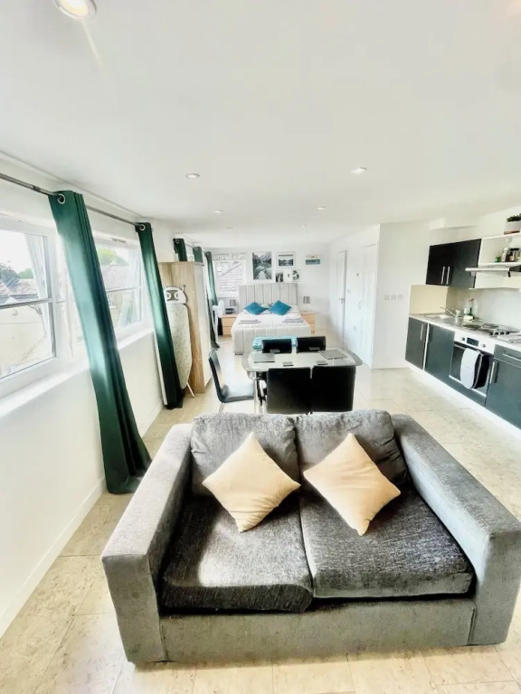 Central Cambridge Apartments by Tas