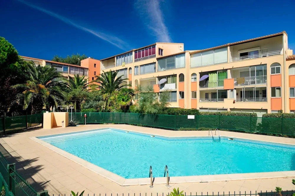 Family Stay Near Beach & Marina