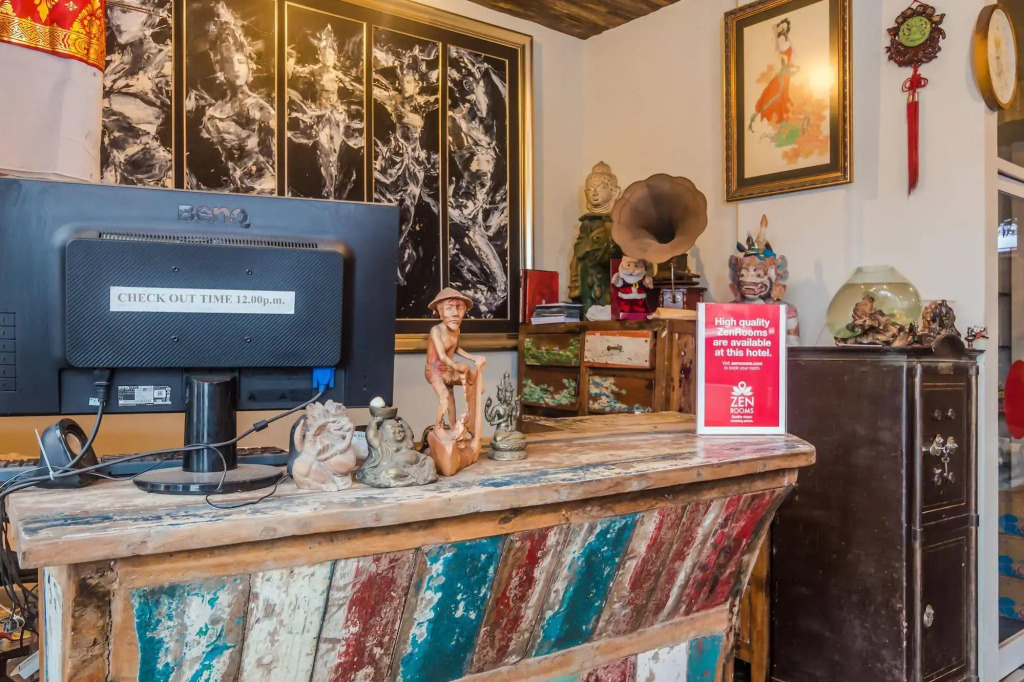 ZEN Rooms Raya Kuta Joger