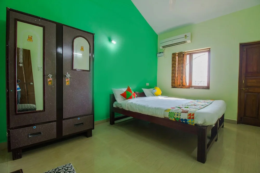 OYO 17201 Home Spacious 2BHK Miramar Beach