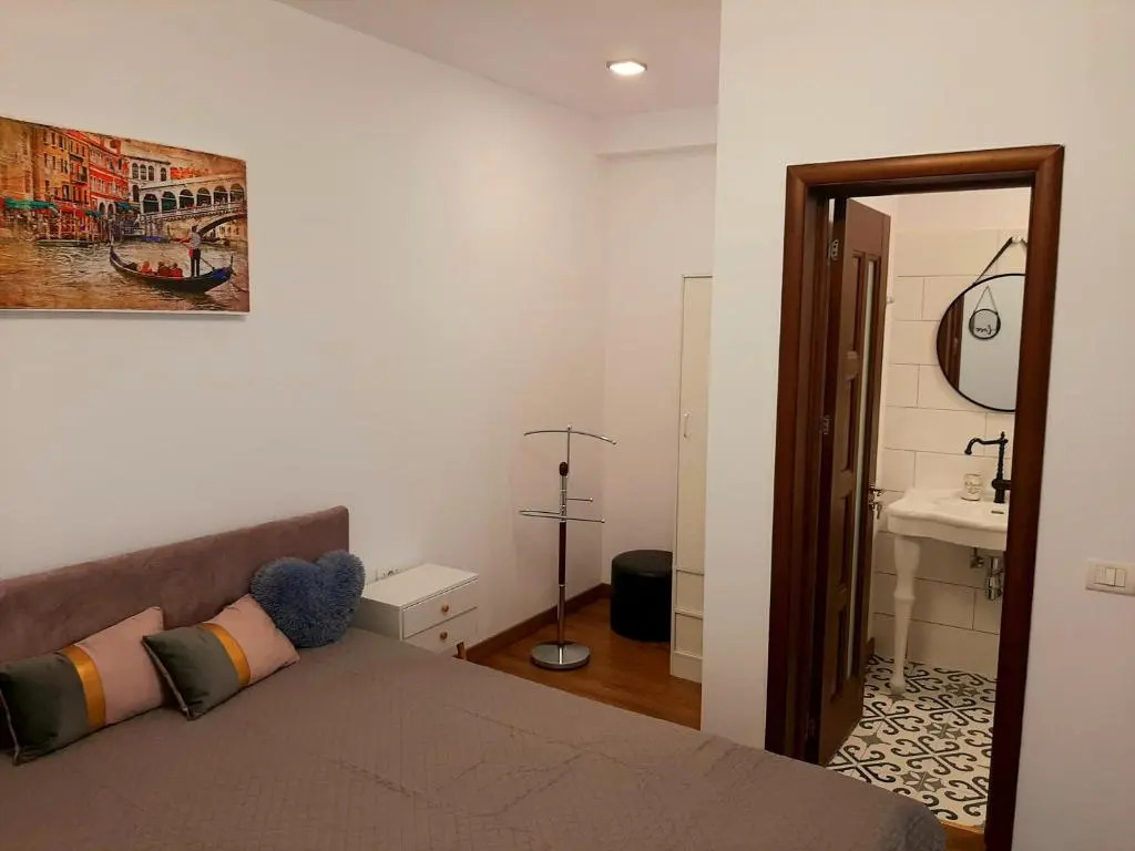 Stelis House