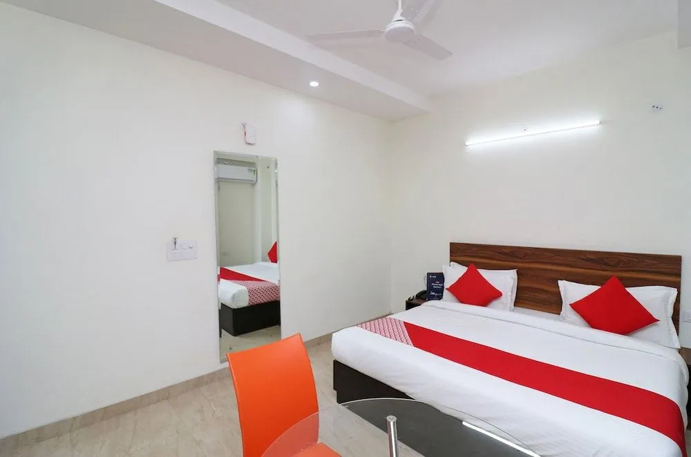 Capital O 22975 Global Inn