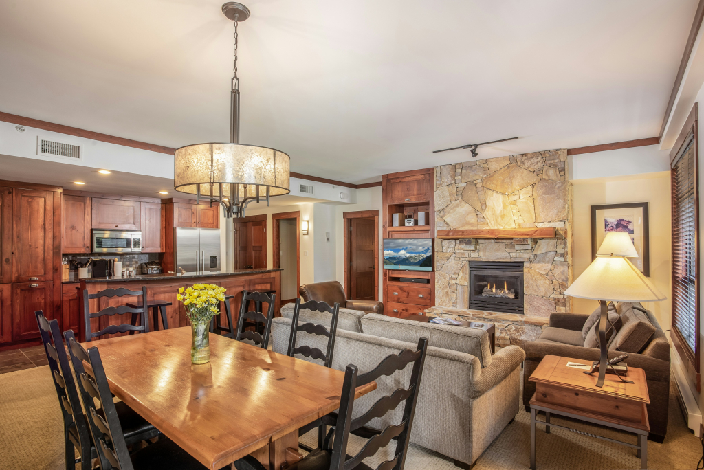 First Tracks Lodge, by Lodging Ovations