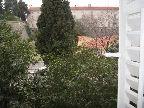 Garden Place Apartment