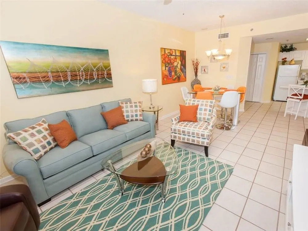 Phoenix VI 1210 - 2 Br condo by RedAwning