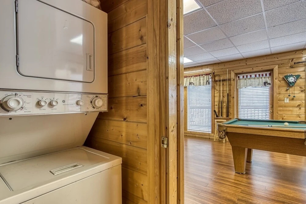 ERN859 - ABSOLUTE PARADISE - GREAT LOCATION! CLOSE TO ALL THE ACTION! cabin