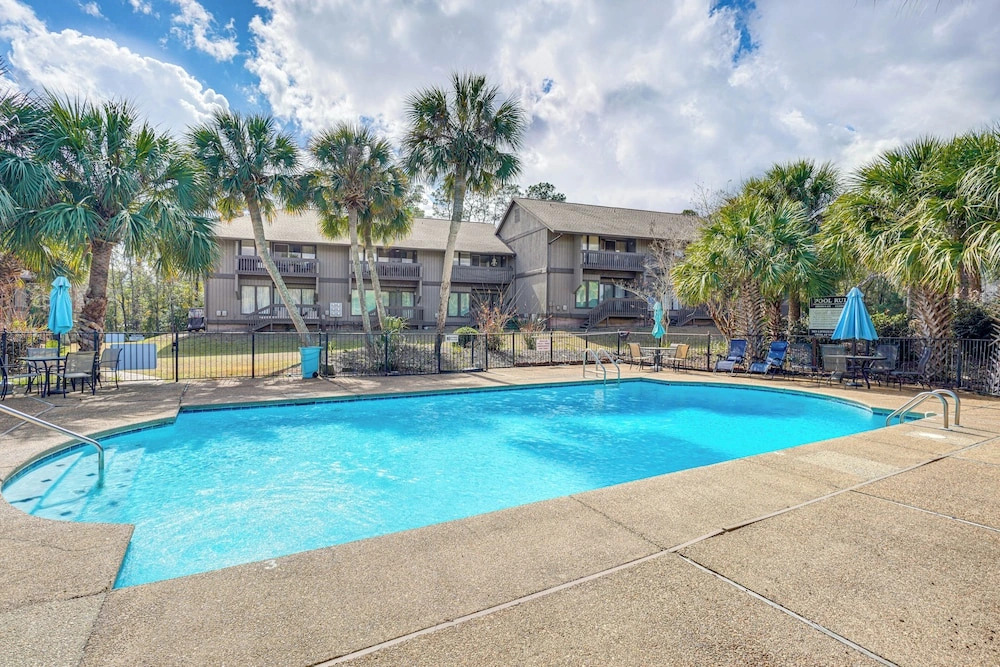 Golfers Getaway! Modern Diamondhead Condo