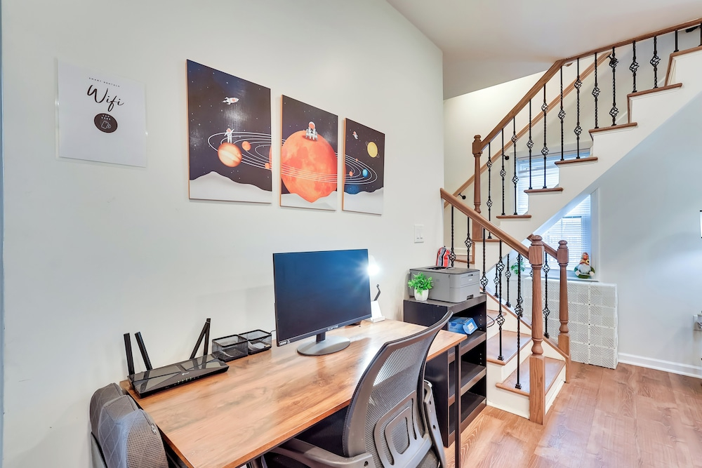 Near Belleville Park & Metlife: Pet-friendly Stay!