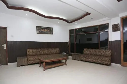 OYO 28445 Hotel Bhavini