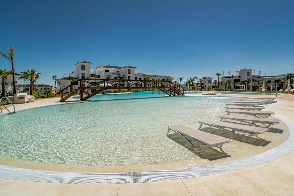 LAE9.1I- Apotel Estepona Hills by roomservices