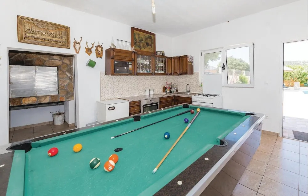 Stunning Home in Tribunj With Wifi and 4 Bedrooms