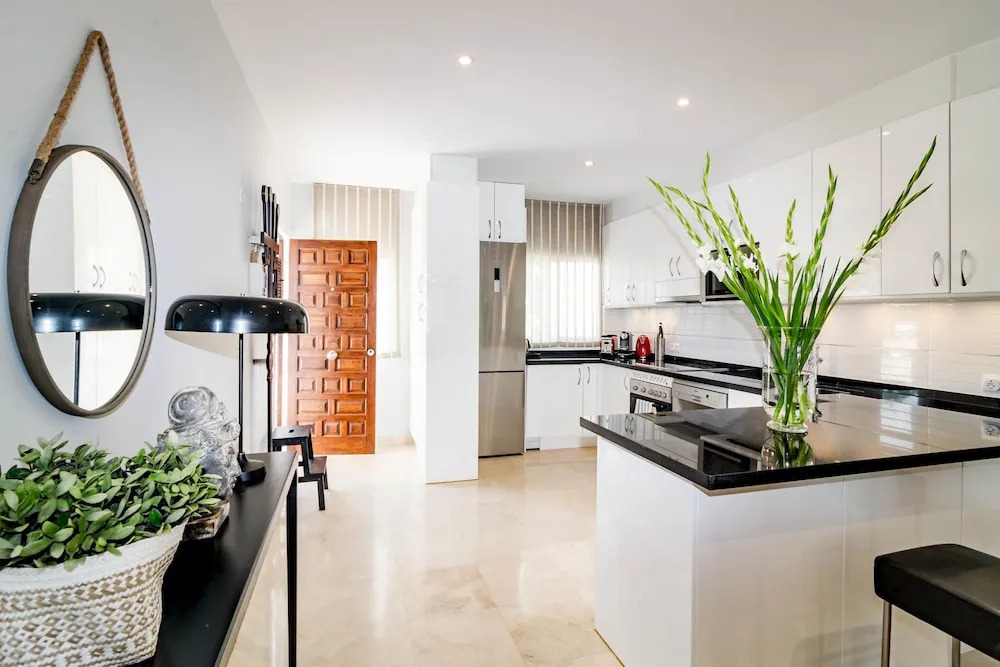AS10-Apartment Aloha Sur-Roomservice