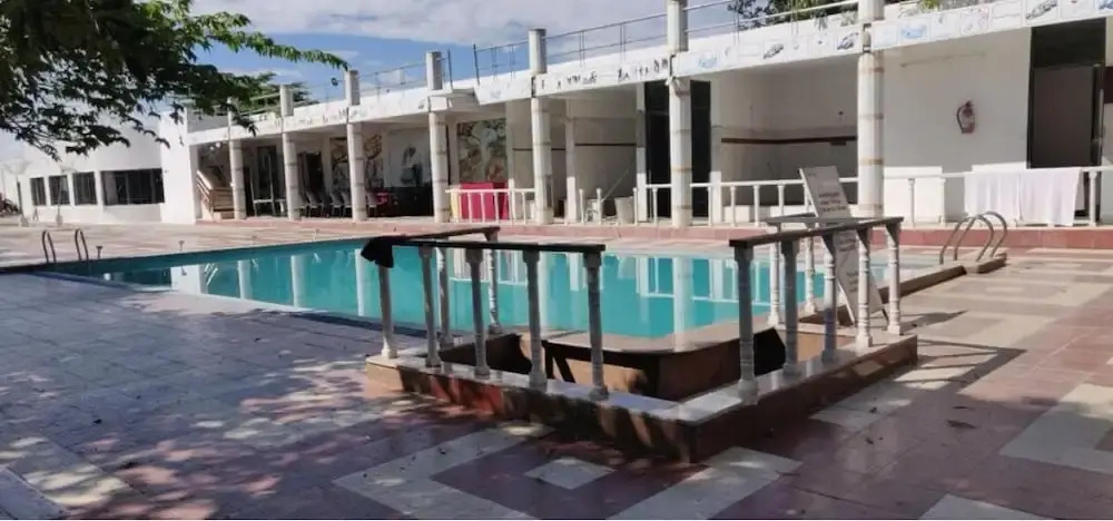 Etranger Resorts