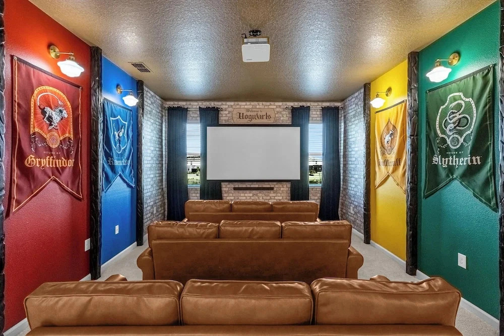 Upstay - Lively Mansion w Pool, Theater, Games