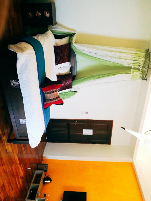 198 Red Hat B&B