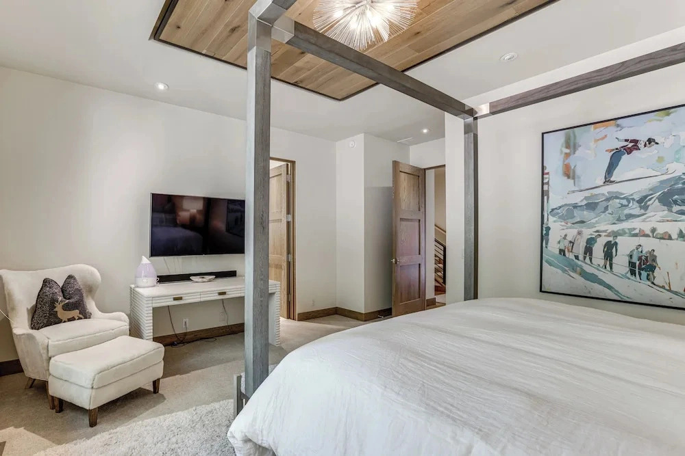 Walk to Town & Trails! Luxe Mtn Retreat w/ Hot Tub