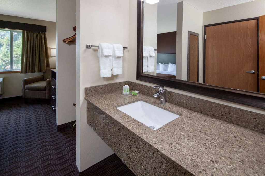 AmericInn by Wyndham Northfield