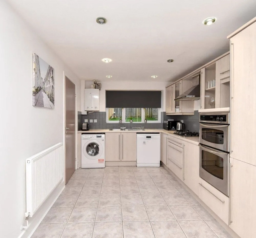 Foxley Place: MK City house for large groups
