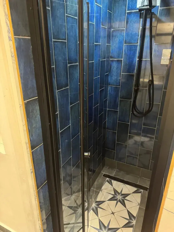 Central Location - Apartment - Sleeps 2 - Parking