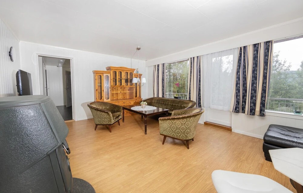 5 Bedroom Pet Friendly Home In Vestnes