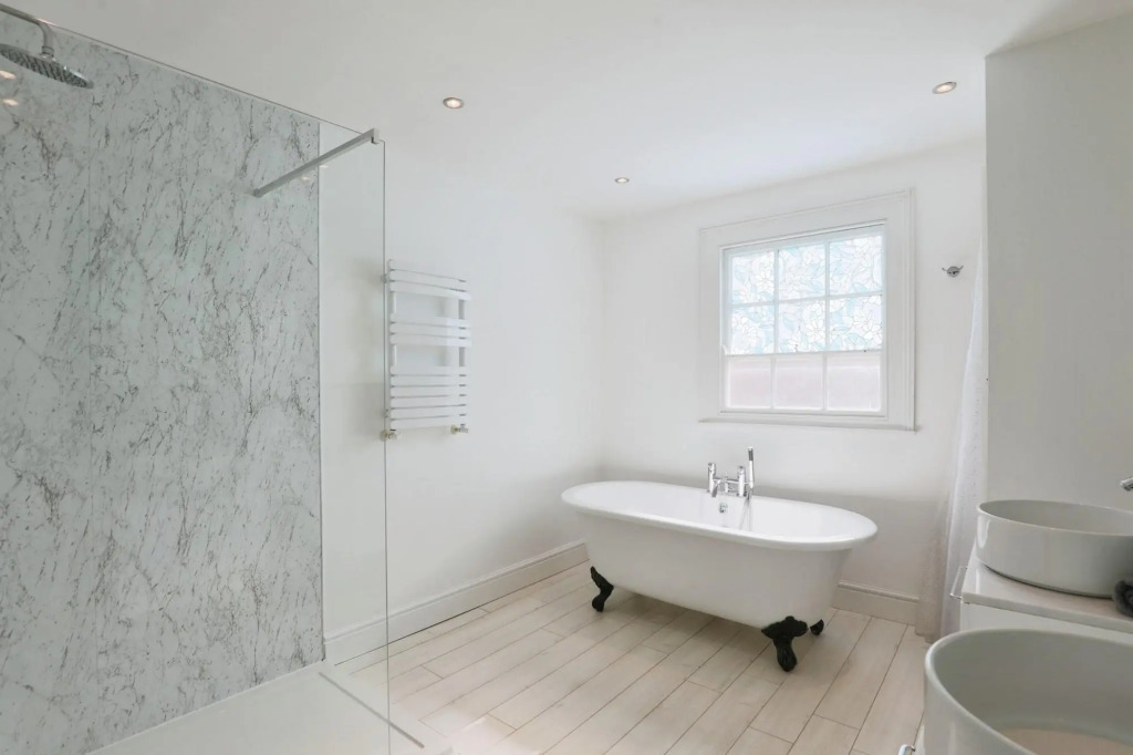 Stunning 4 Bed Semi-detached Home With Ample Space