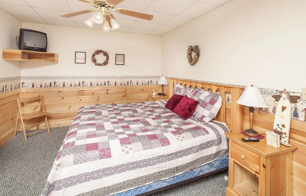 Youngs Hideaway by Eagles Ridge Resort