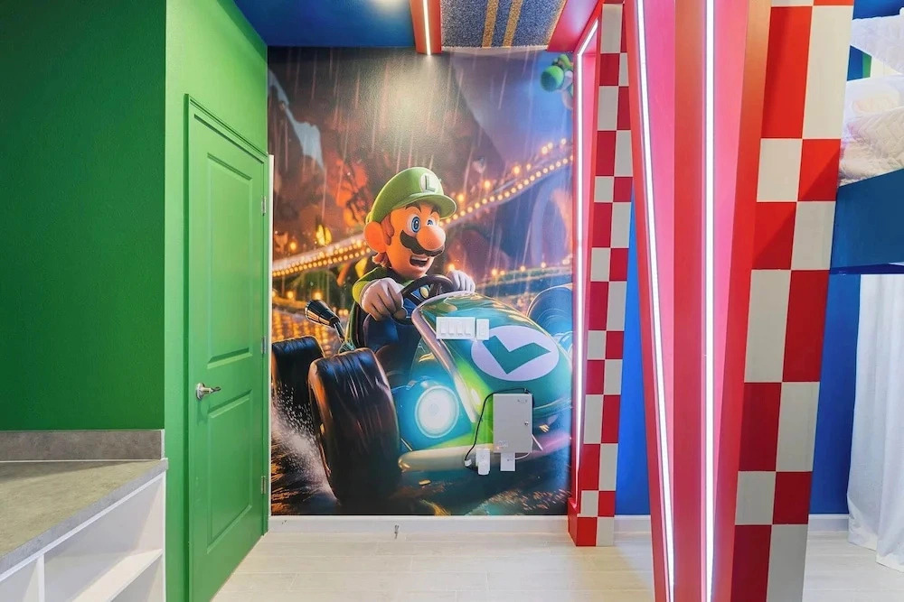 Themed 10bd Family Home w/ Private Pool & Game Room