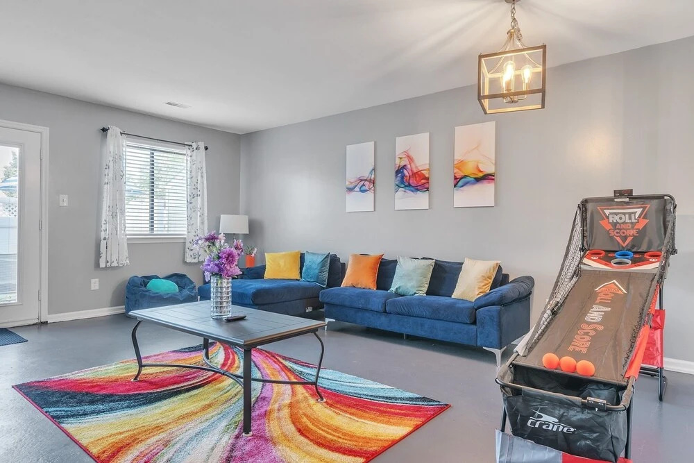Comfy Home In The Heart Of Raleigh 2 Bedroom Townhouse by Redawning