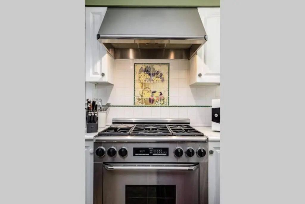 Knollwood House Bed & Breakfast